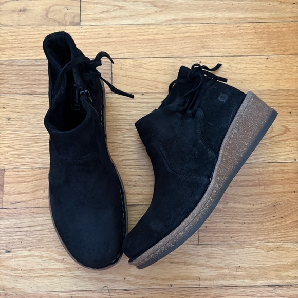 Born Shoes - Born Black Leather Ankle Booties Size 10